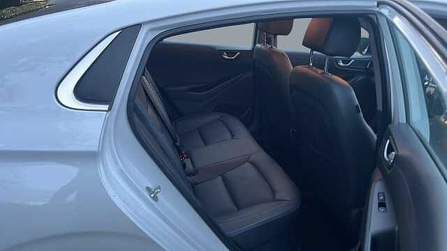 Hyundai IONIQ 1.6 h-GDi Premium SE Hatchback 5dr Petrol Hybrid DCT Euro 6 (s/s) (141 ps) Atlas White/Black Shadow Lt