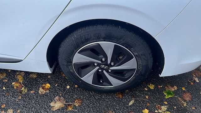 Hyundai IONIQ 1.6 h-GDi Premium SE Hatchback 5dr Petrol Hybrid DCT Euro 6 (s/s) (141 ps) Atlas White/Black Shadow Lt