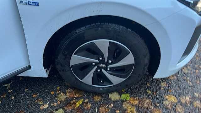 Hyundai IONIQ 1.6 h-GDi Premium SE Hatchback 5dr Petrol Hybrid DCT Euro 6 (s/s) (141 ps) Atlas White/Black Shadow Lt