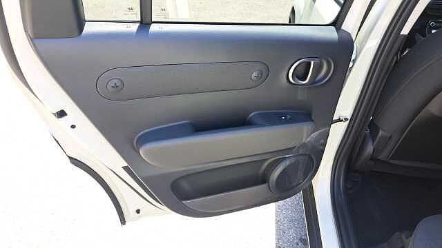 Hyundai INSTER Long Range 49kWh 02 SUV 5dr Electric Auto (115 ps) Natural Ivory