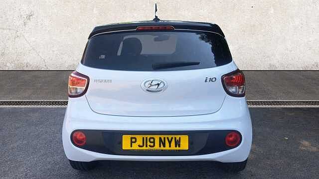 Hyundai I10 1.0 Play Hatchback 5dr Petrol Manual Euro 6 (67 ps) White