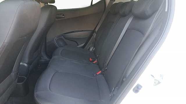 Hyundai I10 1.0 Play Hatchback 5dr Petrol Manual Euro 6 (67 ps) White