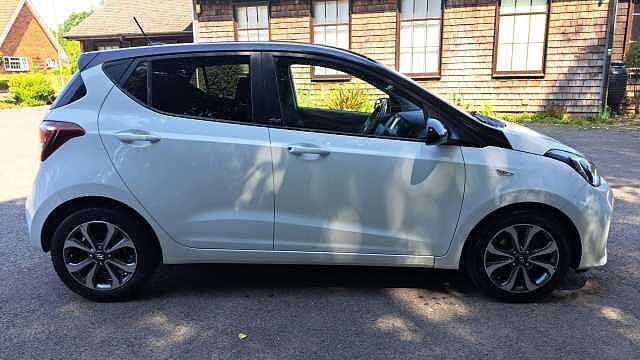 Hyundai I10 1.0 Play Hatchback 5dr Petrol Manual Euro 6 (67 ps) White