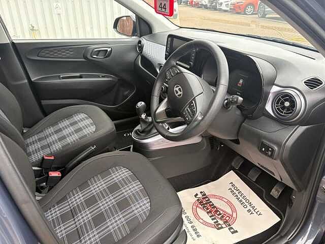 Hyundai I10 1.2 Premium Hatchback 5dr Petrol Manual Euro 6 (s/s) (79 ps) Grey