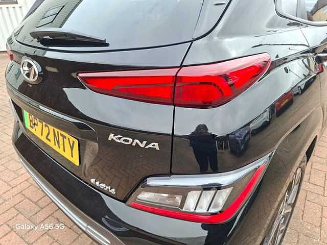 Hyundai KONA 64kWh Premium SUV 5dr Electric Auto (10.5kW Charger) (204 ps)