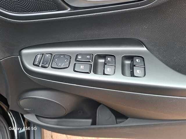 Hyundai KONA 64kWh Premium SUV 5dr Electric Auto (10.5kW Charger) (204 ps)