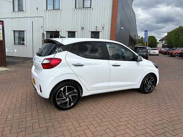 Hyundai i10 1.0 Premium Hatchback 5dr Petrol Auto Euro 6 (s/s) (63 ps)