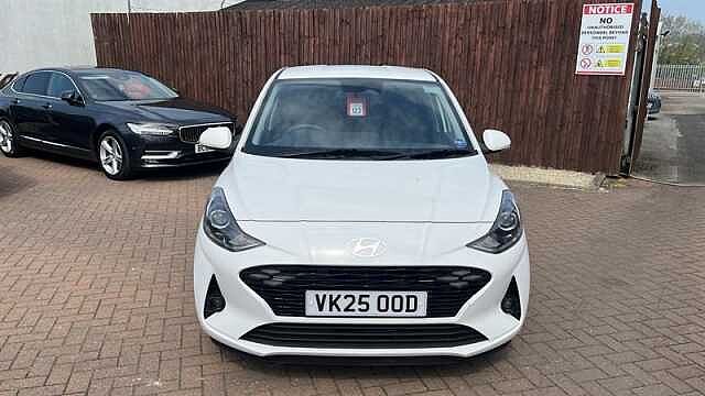 Hyundai I10 1.0 Premium Hatchback 5dr Petrol Auto Euro 6 (s/s) (63 ps) White