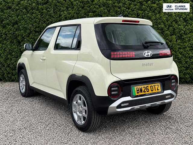 Hyundai INSTER Long Range 49kWh 01 SUV 5dr Electric Auto (115 ps) Yellow