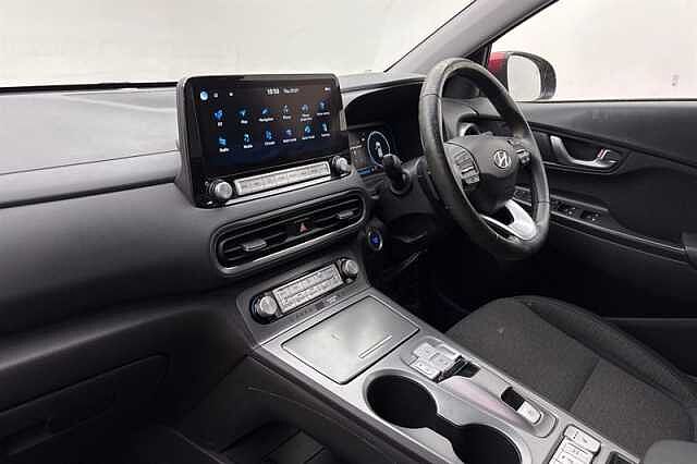 Hyundai KONA 64kWh Premium SUV 5dr Electric Auto (10.5kW Charger) (204 ps)